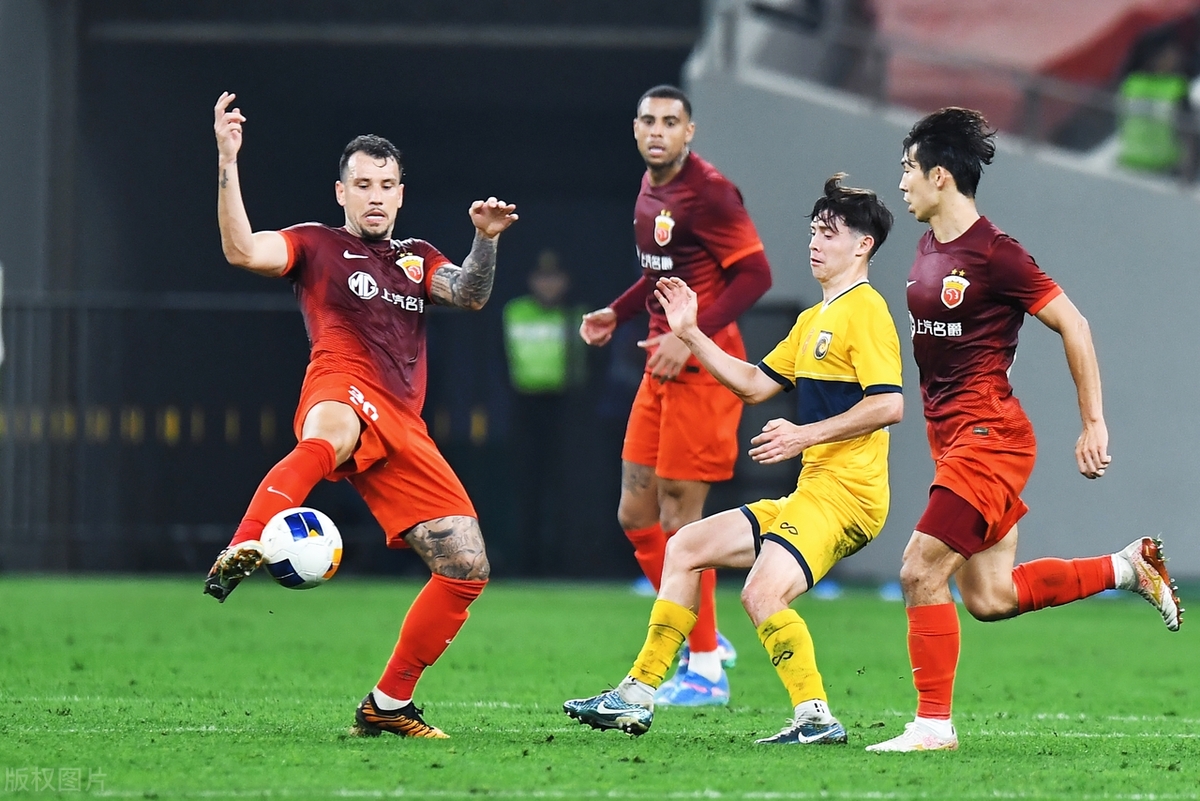 关于集结日广州队再遭质疑：葡超节点到来，态度坚定，年轻球员得到机会的信息