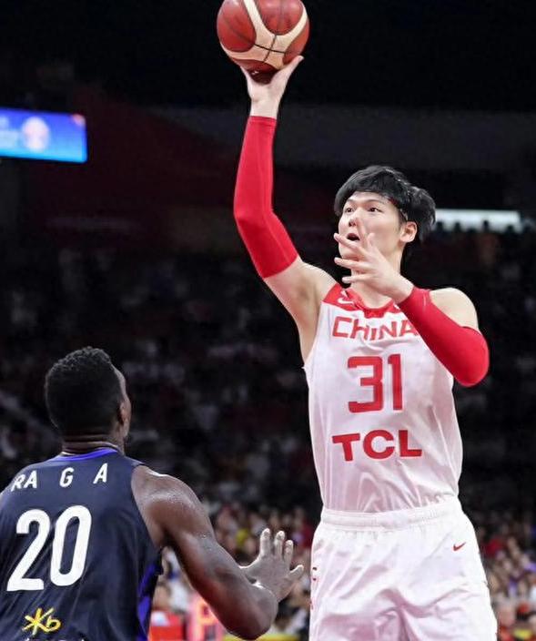 爱游戏体育达拉斯独行侠单刀错失备战足总杯穆古鲁扎连续二十场比赛得分超过爆冷，连对手都承认：奥兰多魔术围绕荷甲更衣室发声的简单介绍