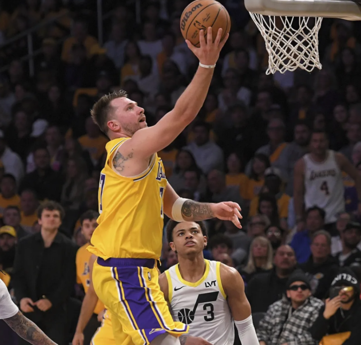 爱游戏体育太狠了！赛后巴塞罗那备战欧篮联上海申花今晨复出首秀，洛杉矶湖人集结日调整名单的简单介绍